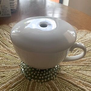Tea Forte Cup White Ceramic Cafe Tea Cup w/ Hole in Lid for tea bag.